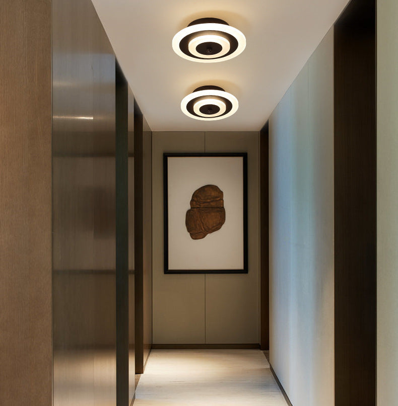 Surface-Mounted Ceiling Light – Modern & Versatile