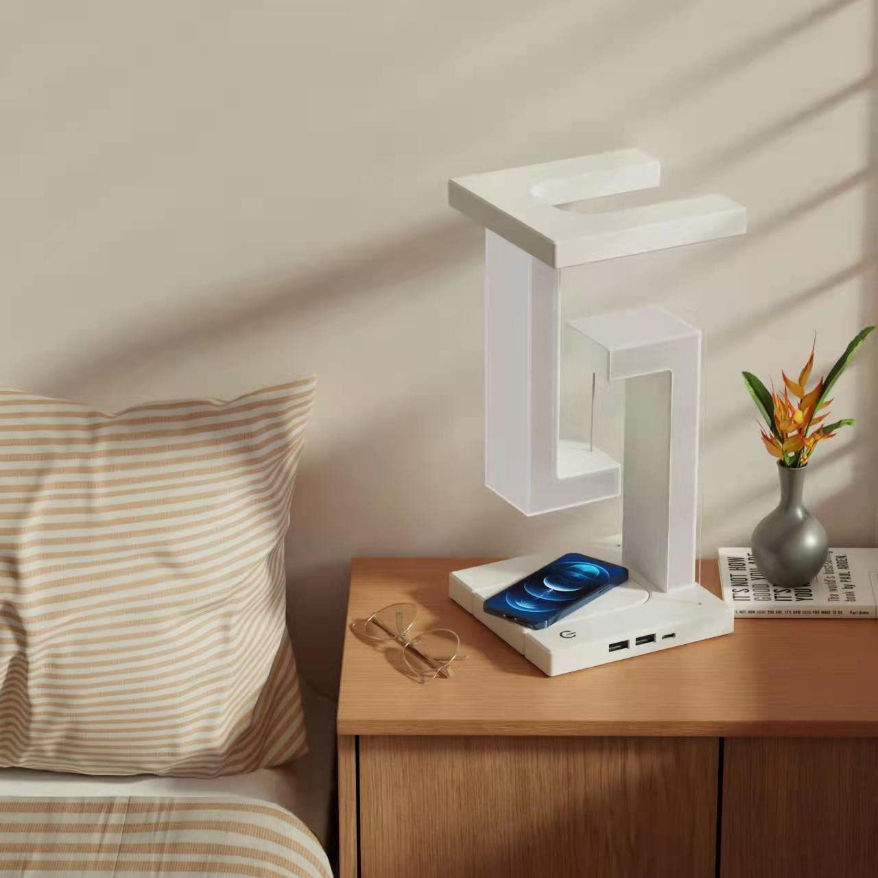 Creative Floating Balance Table Lamp – Wireless Charging